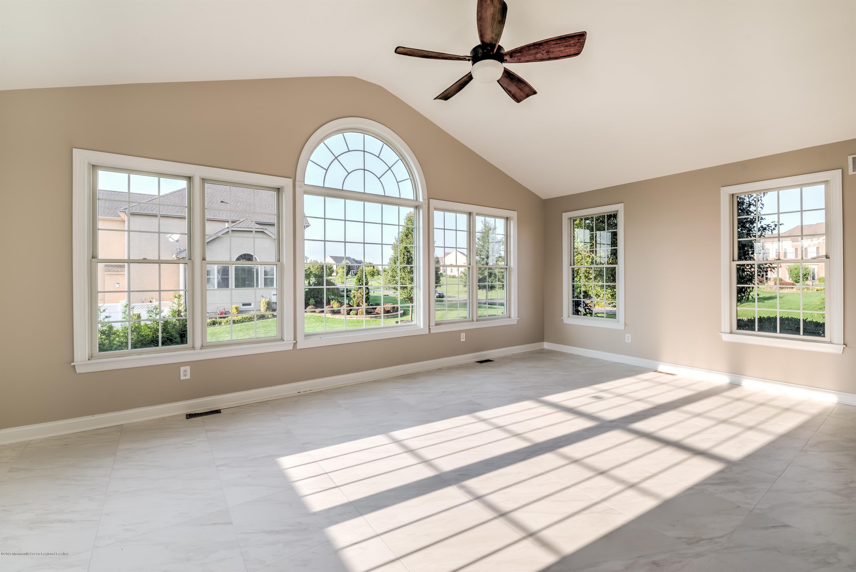 22 Ridgeview Way Allentown, NJ 08501 - Photo 5 of 33 005_CONSERVATORY