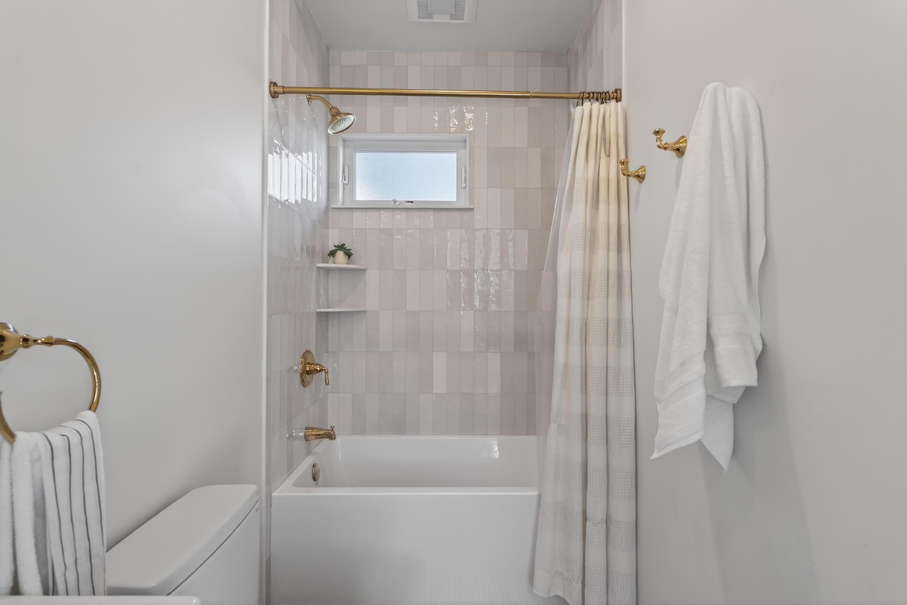 62 St Lawrence Street, Unit 2 Portland, ME 04101 - Photo 11 of 36 DSC02627