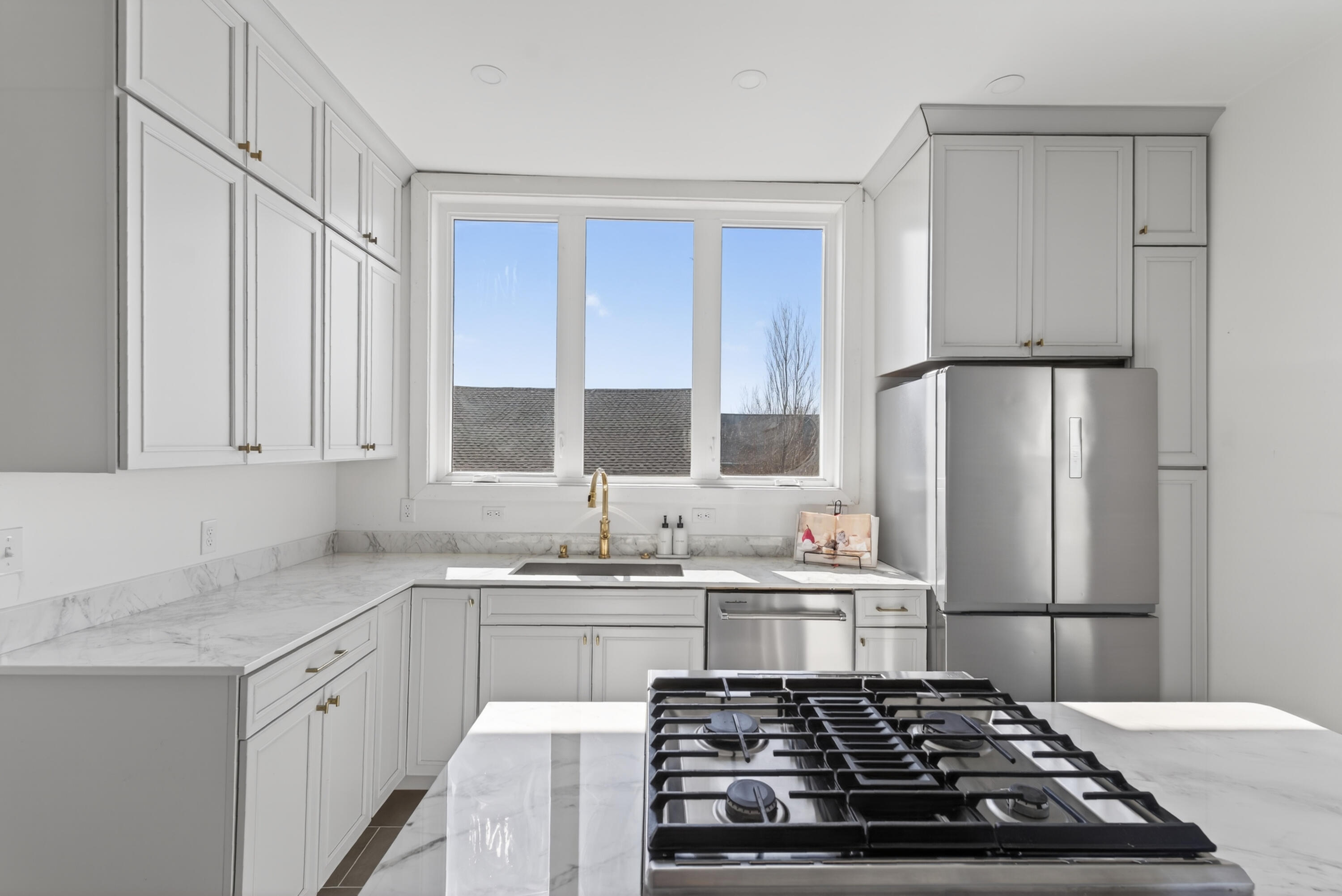 62 St Lawrence Street, Unit 2 Portland, ME 04101 - Photo 5 of 36 DSC02577