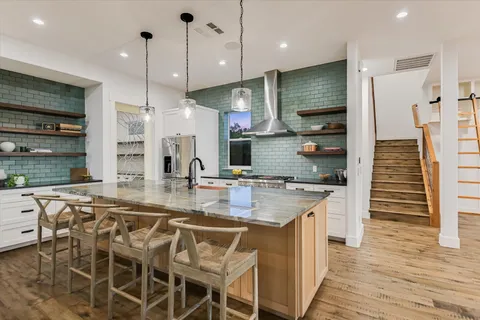 $1,300,000 | 211 South Ronay Drive, Spicewood, TX 78669