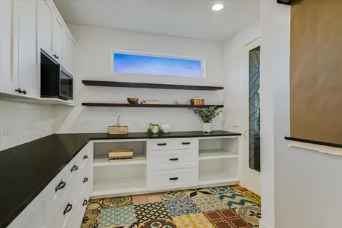 $1,300,000 | 211 South Ronay Drive, Spicewood, TX 78669