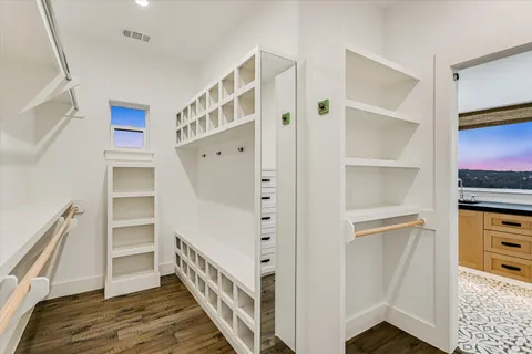 $1,300,000 | 211 South Ronay Drive, Spicewood, TX 78669