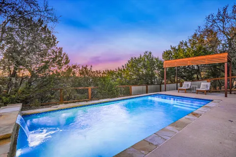 $1,300,000 | 211 South Ronay Drive, Spicewood, TX 78669