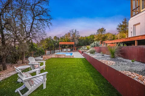 $1,300,000 | 211 South Ronay Drive, Spicewood, TX 78669