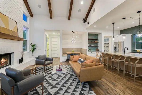 $1,199,999 | 211 South Ronay Drive, Spicewood, TX 78669