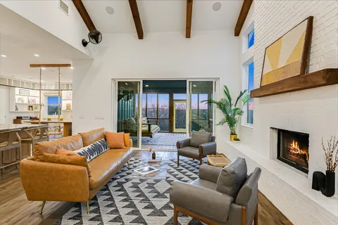 $1,300,000 | 211 South Ronay Drive, Spicewood, TX 78669