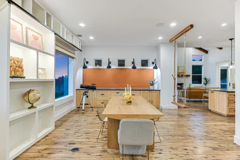 $1,300,000 | 211 South Ronay Drive, Spicewood, TX 78669