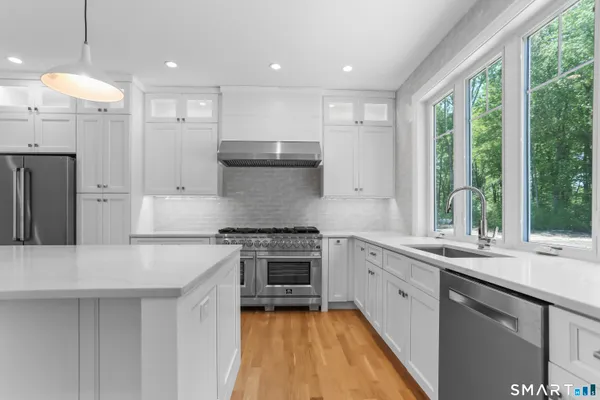 $1,899,999 | 110 Porters Hill Road, Trumbull, CT 06611