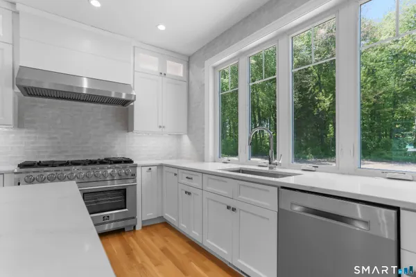 $1,899,999 | 110 Porters Hill Road, Trumbull, CT 06611