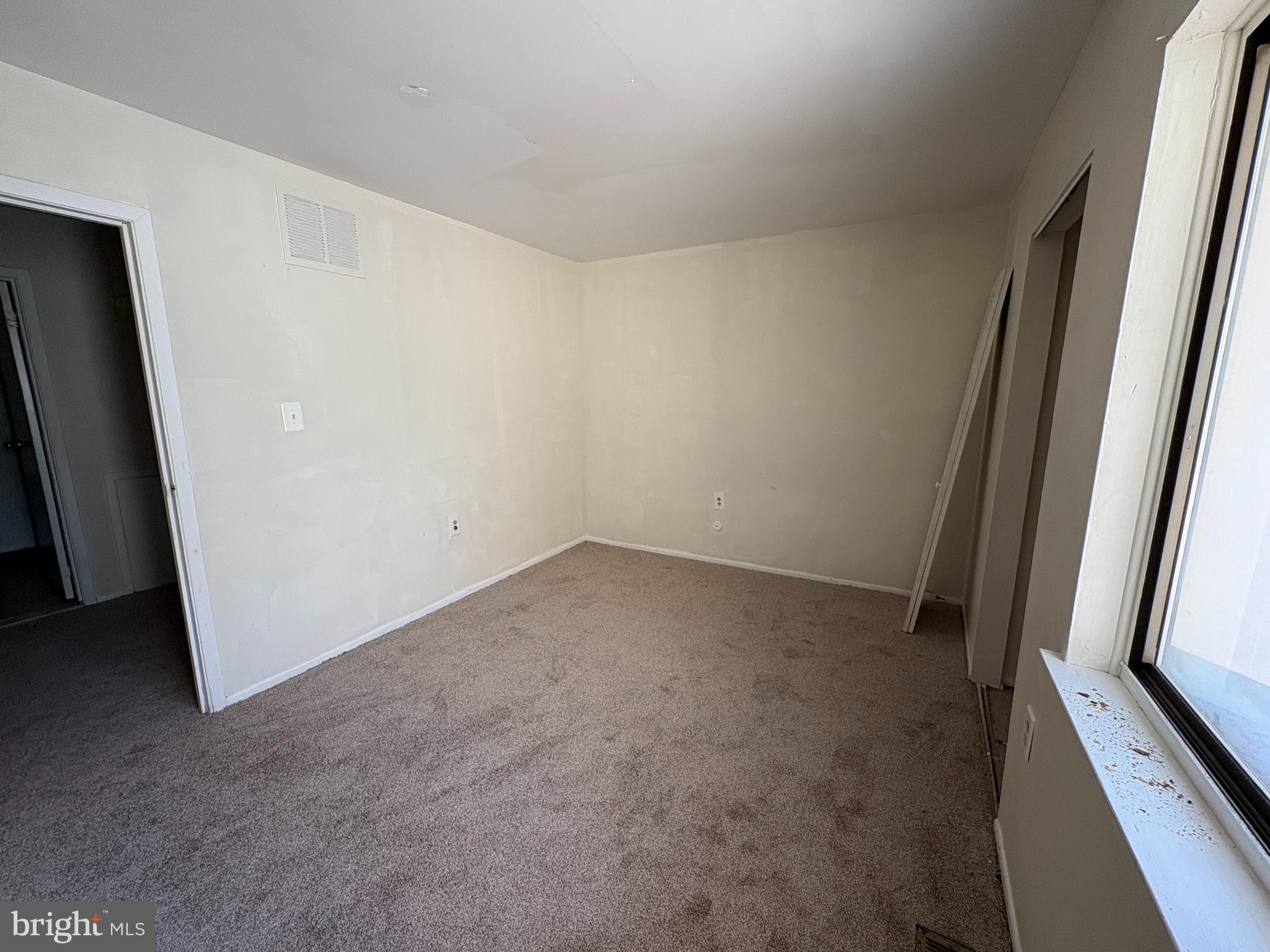 1007 Timber Creek Road Clementon, NJ 08021 - Photo 8 of 13 an empty room with windows