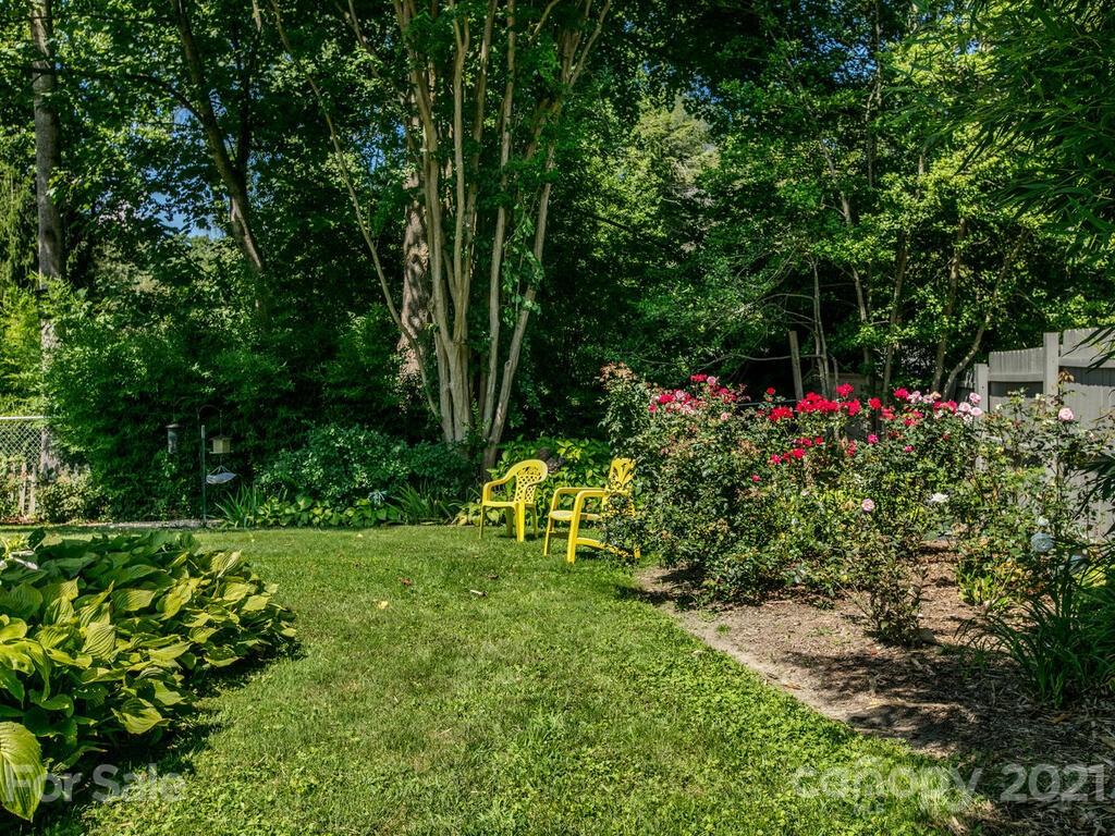 109 Edgehill Road Hendersonville, NC 28739 - Photo 11 of 35 Gallery Image 11
