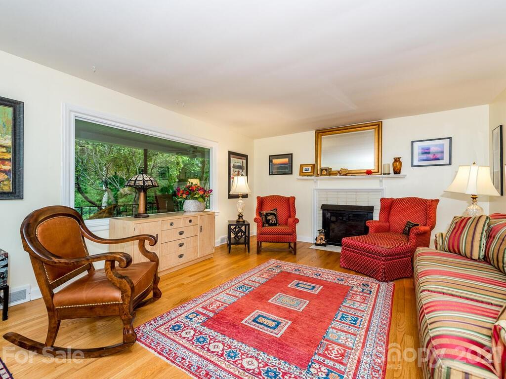 109 Edgehill Road Hendersonville, NC 28739 - Photo 12 of 35 Gallery Image 12
