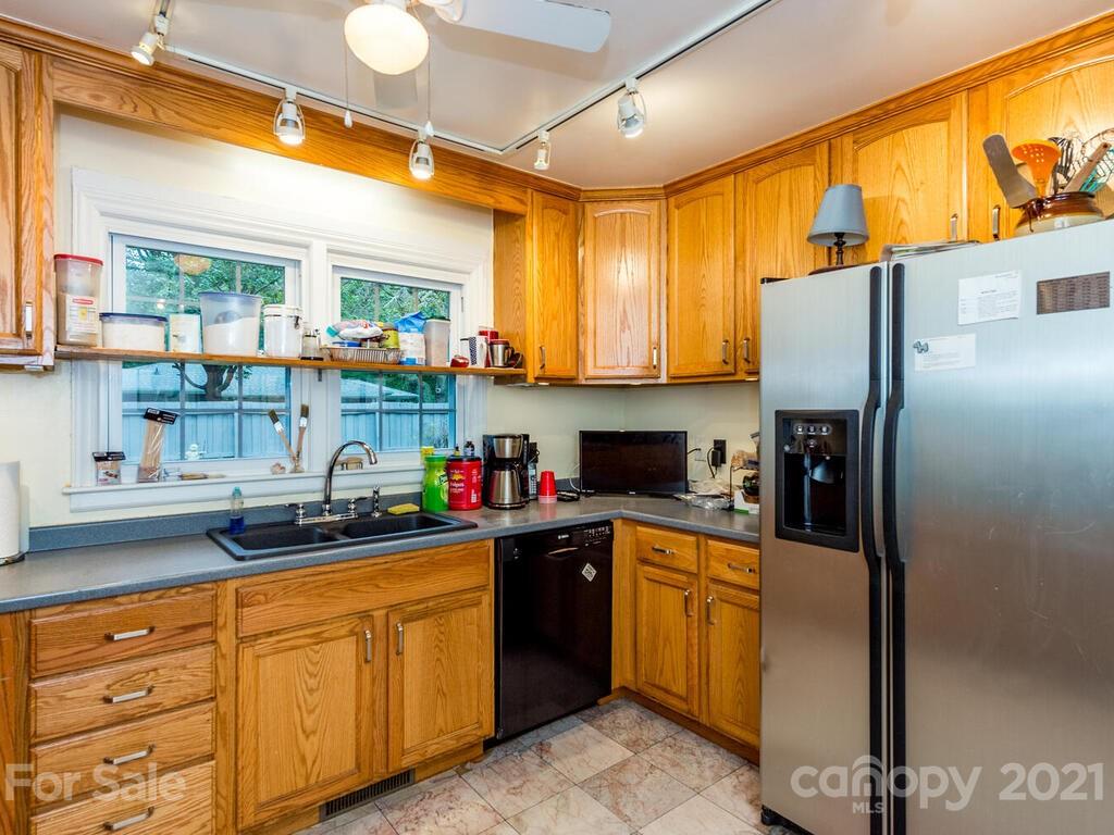 109 Edgehill Road Hendersonville, NC 28739 - Photo 17 of 35 Gallery Image 17