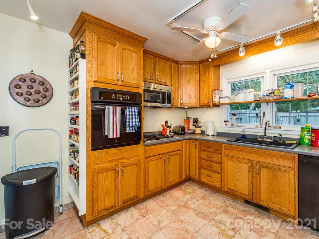 109 Edgehill Road Hendersonville, NC 28739 - Photo 18 of 35 Gallery Image 18