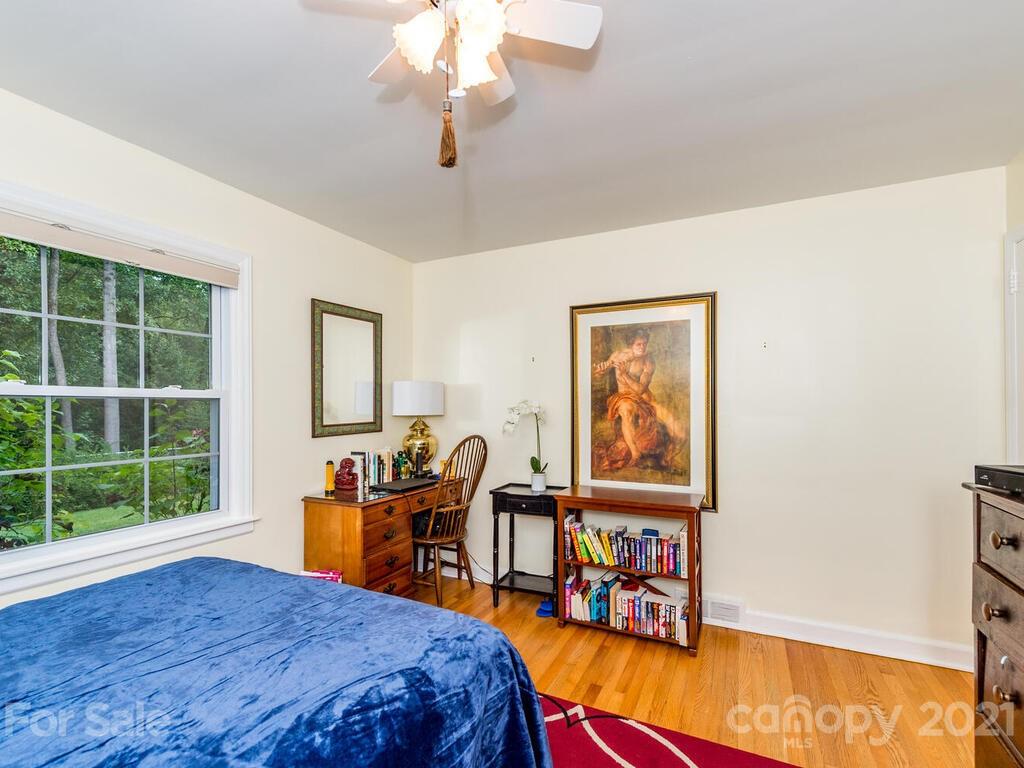 109 Edgehill Road Hendersonville, NC 28739 - Photo 20 of 35 Gallery Image 20