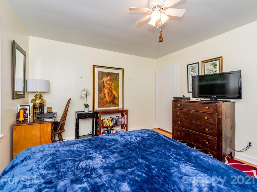 109 Edgehill Road Hendersonville, NC 28739 - Photo 21 of 35 Gallery Image 21