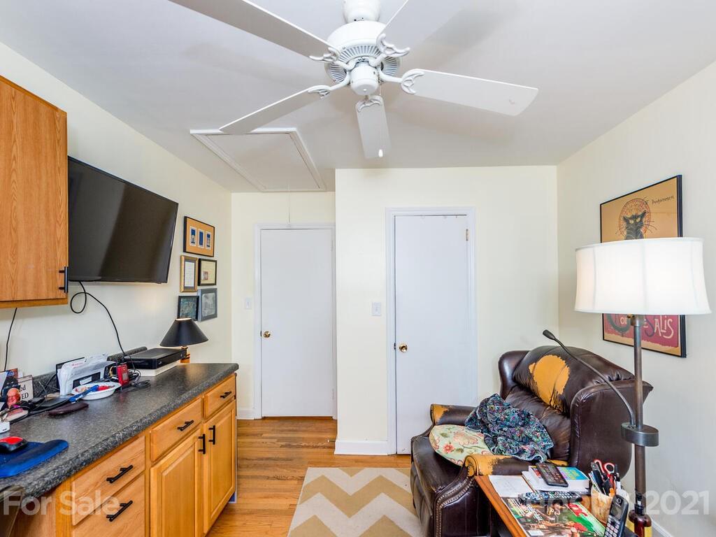 109 Edgehill Road Hendersonville, NC 28739 - Photo 28 of 35 Gallery Image 28