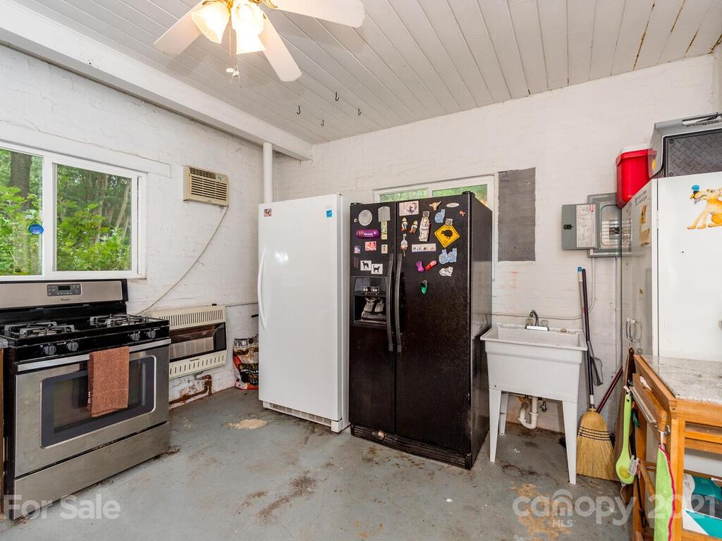 109 Edgehill Road Hendersonville, NC 28739 - Photo 32 of 35 Gallery Image 32