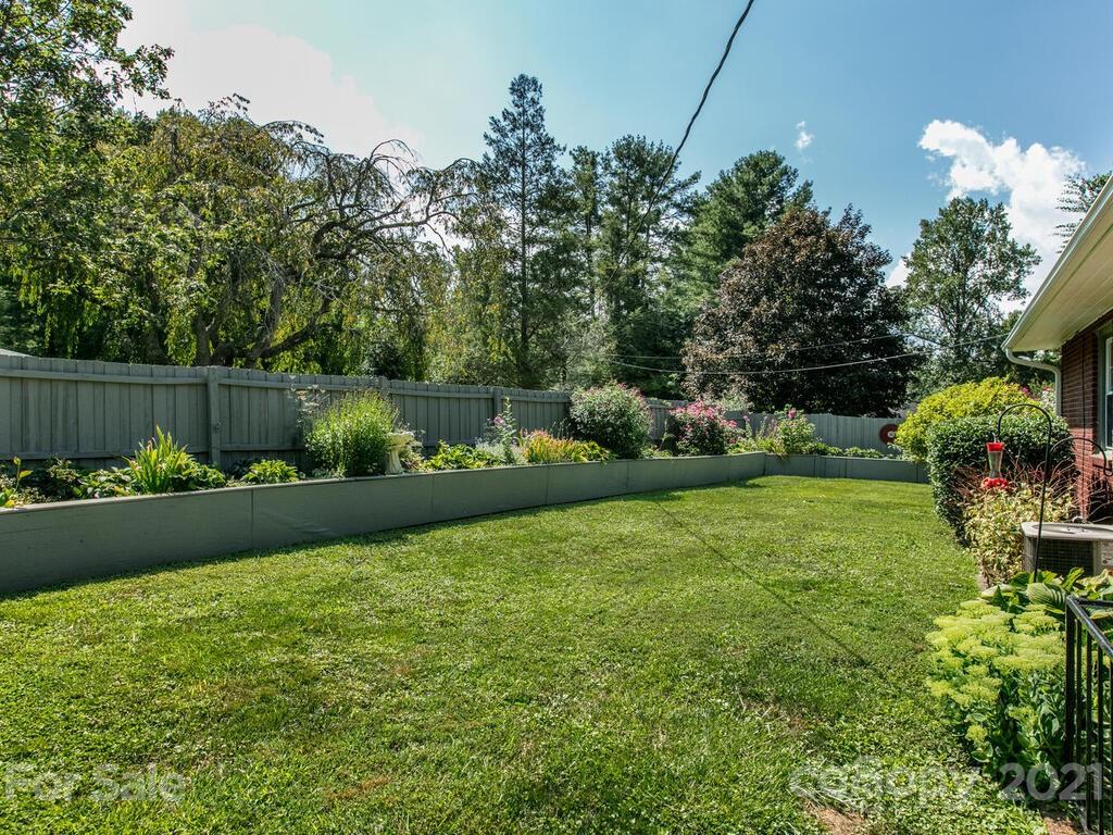 109 Edgehill Road Hendersonville, NC 28739 - Photo 33 of 35 Gallery Image 33