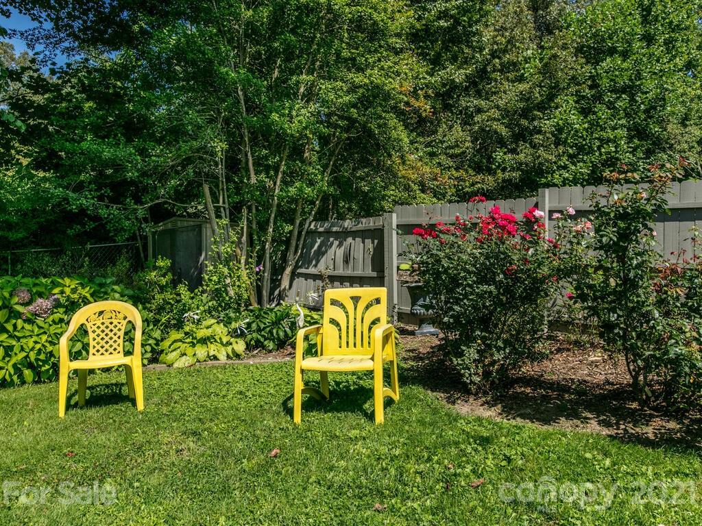 109 Edgehill Road Hendersonville, NC 28739 - Photo 8 of 35 Gallery Image 8