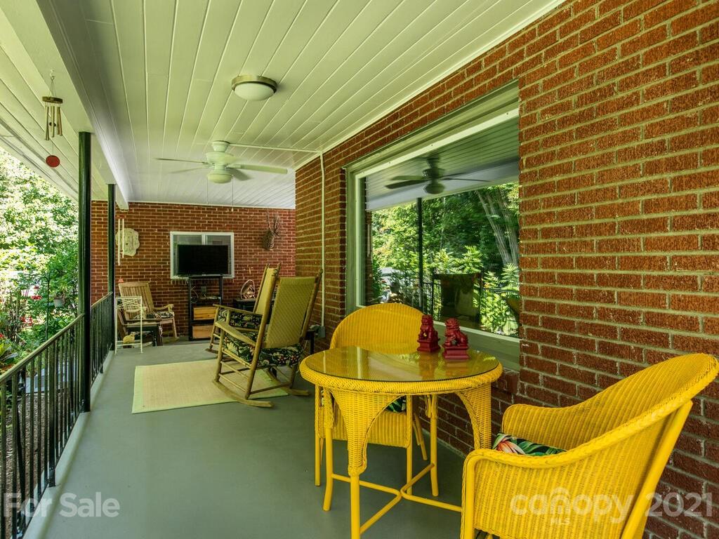 109 Edgehill Road Hendersonville, NC 28739 - Photo 9 of 35 Gallery Image 9