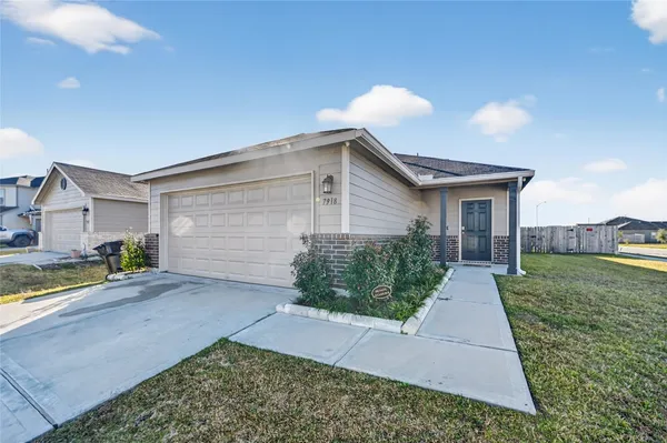 $2,075 | 7918 Globe Thistle Lane, Houston, TX 77016
