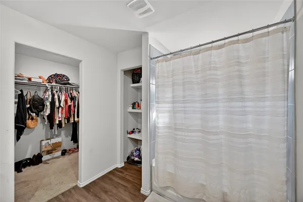 $2,075 | 7918 Globe Thistle Lane, Houston, TX 77016