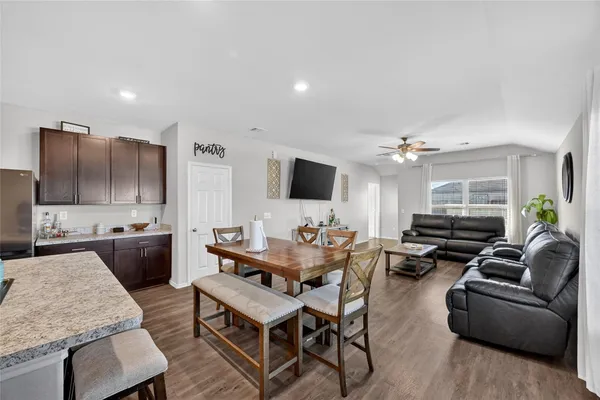 $2,075 | 7918 Globe Thistle Lane, Houston, TX 77016