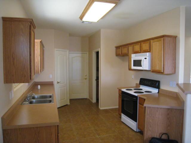 13867 South Durango Road Arizona City, AZ 85123 - Photo 5 of 14 kitchen
