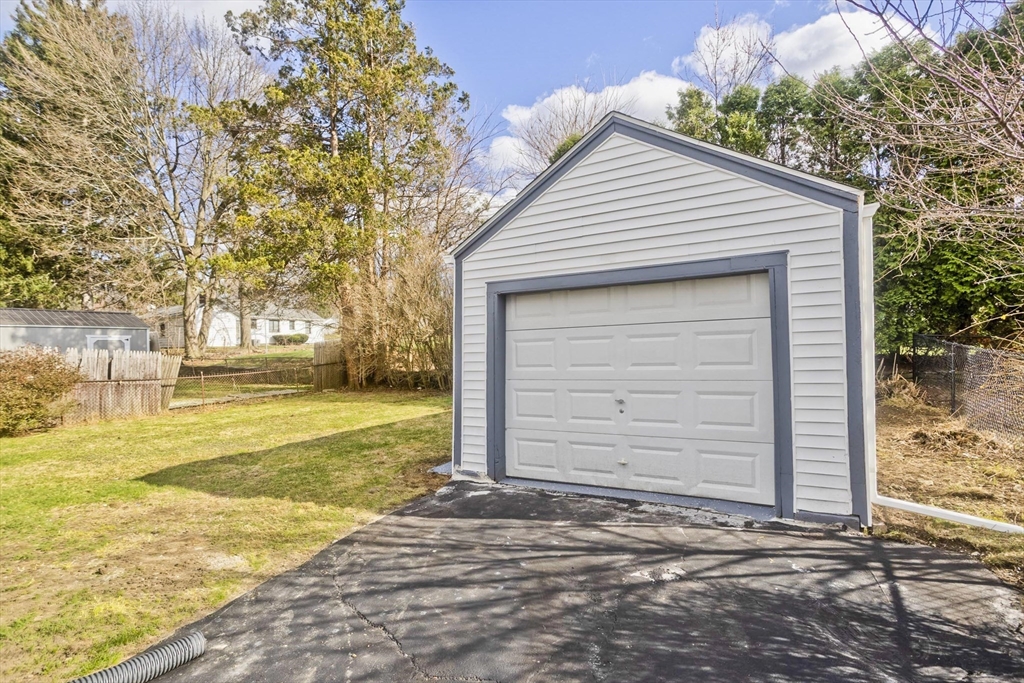 49 Bennett Street Chicopee, MA 01013 - Photo 9 of 41