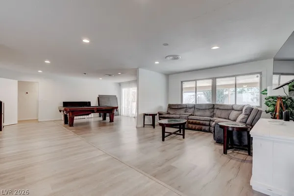 $3,075 | 1489 Santa Anita Drive, Las Vegas, NV 89119