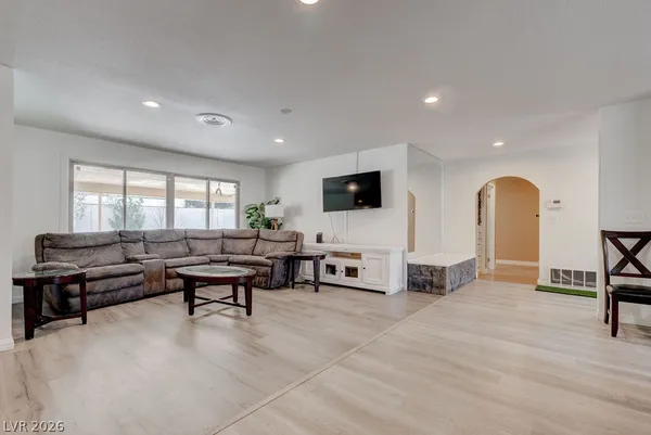 $3,075 | 1489 Santa Anita Drive, Las Vegas, NV 89119