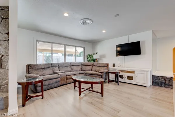 $3,075 | 1489 Santa Anita Drive, Las Vegas, NV 89119