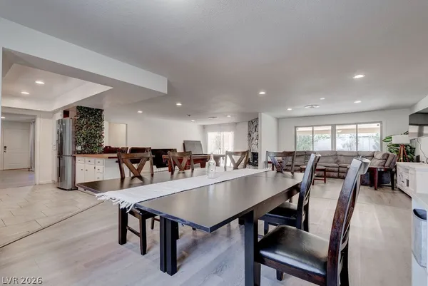 $3,075 | 1489 Santa Anita Drive, Las Vegas, NV 89119