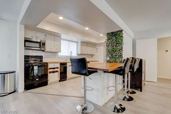 $3,075 | 1489 Santa Anita Drive, Las Vegas, NV 89119