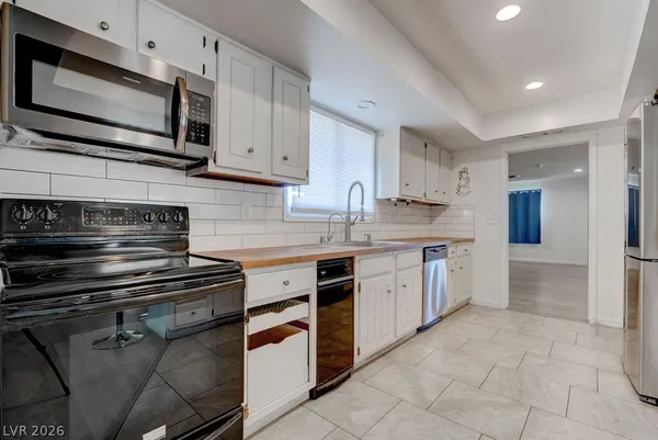 $3,075 | 1489 Santa Anita Drive, Las Vegas, NV 89119