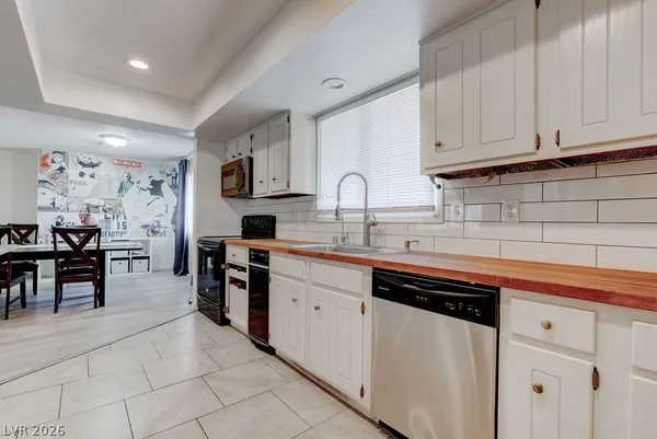 $3,075 | 1489 Santa Anita Drive, Las Vegas, NV 89119