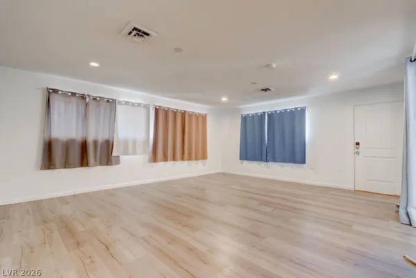 $3,075 | 1489 Santa Anita Drive, Las Vegas, NV 89119