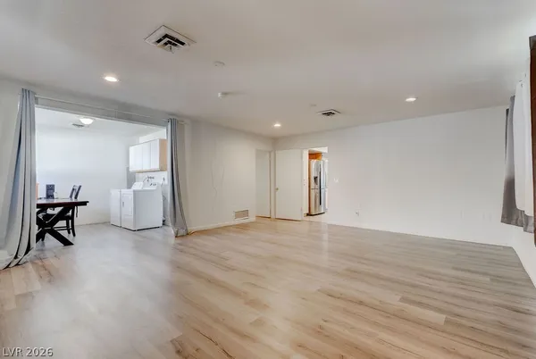 $3,075 | 1489 Santa Anita Drive, Las Vegas, NV 89119