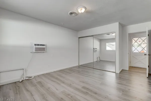 $3,075 | 1489 Santa Anita Drive, Las Vegas, NV 89119