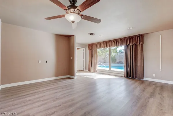 $3,075 | 1489 Santa Anita Drive, Las Vegas, NV 89119