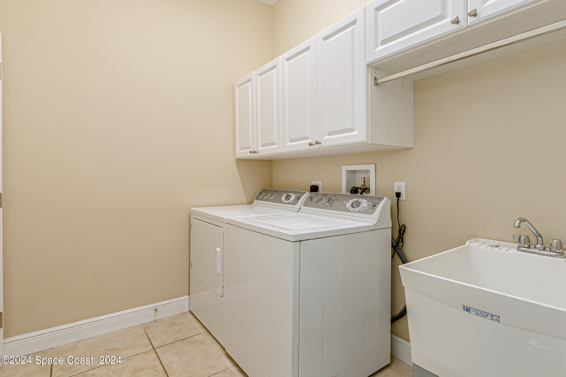 5972 Goleta Circle Melbourne, FL 32940 - Photo 51 of 56 a utility room with dryer and washer