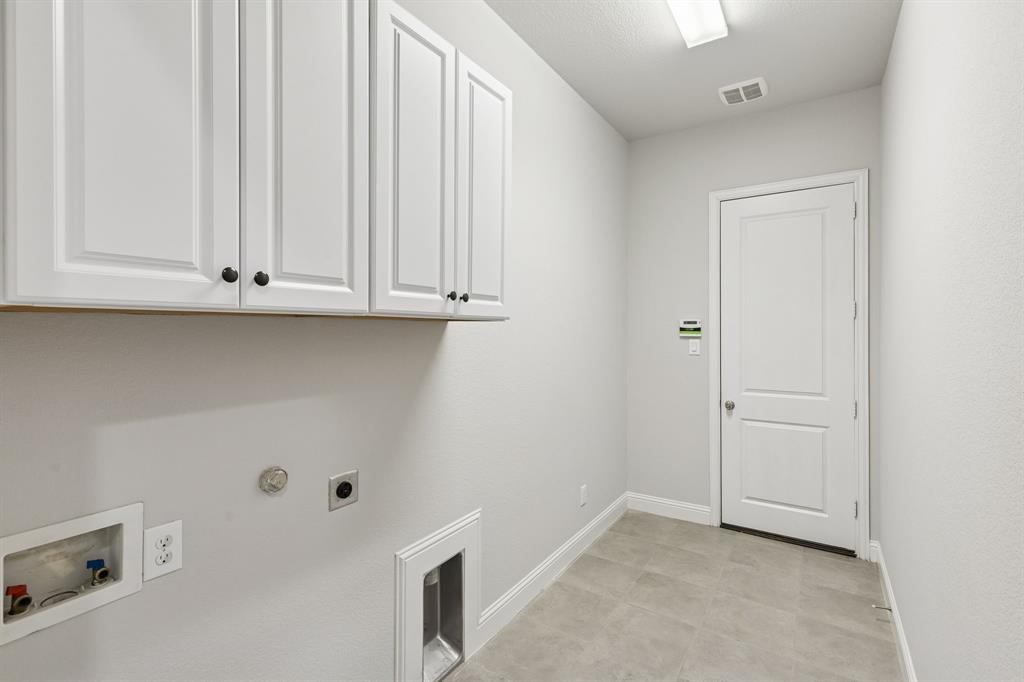 2816 Mona Vale Road Trophy Club, TX 76262 - Photo 31 of 40 a view of room with cabinets