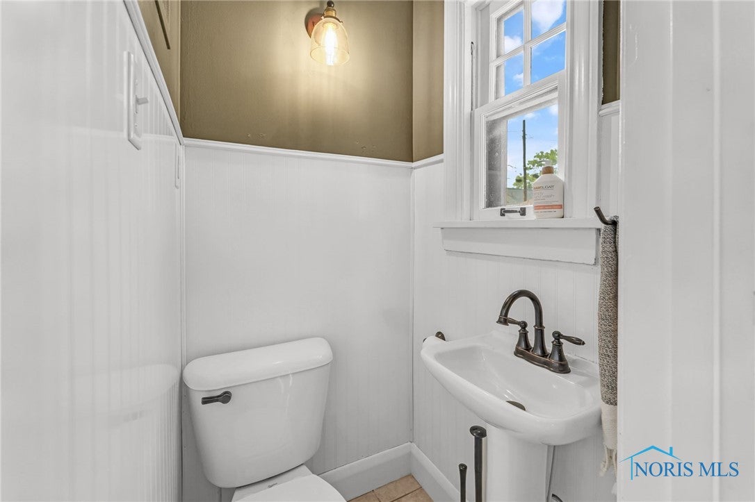 3935 Garrison Road Toledo, OH 43613 - Photo 14 of 29 Half bath on first floor
