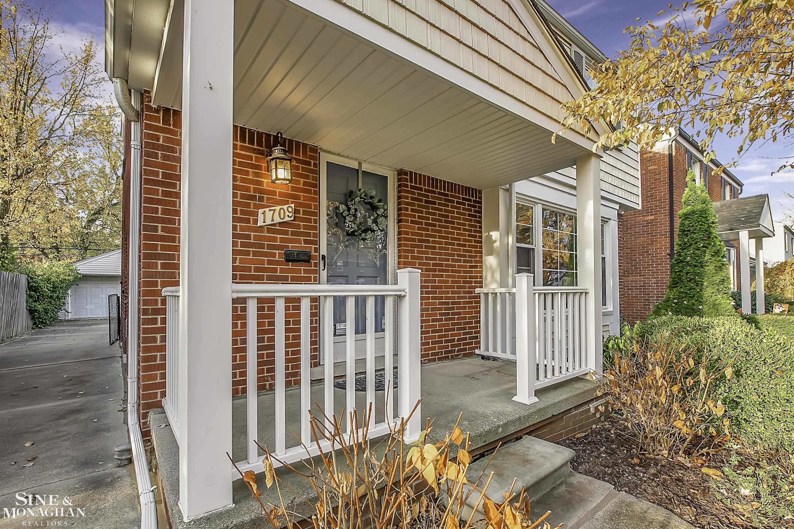 1709 Prestwick Road Grosse Pointe, MI 48236 - Photo 3 of 36 50095595-2.JPG