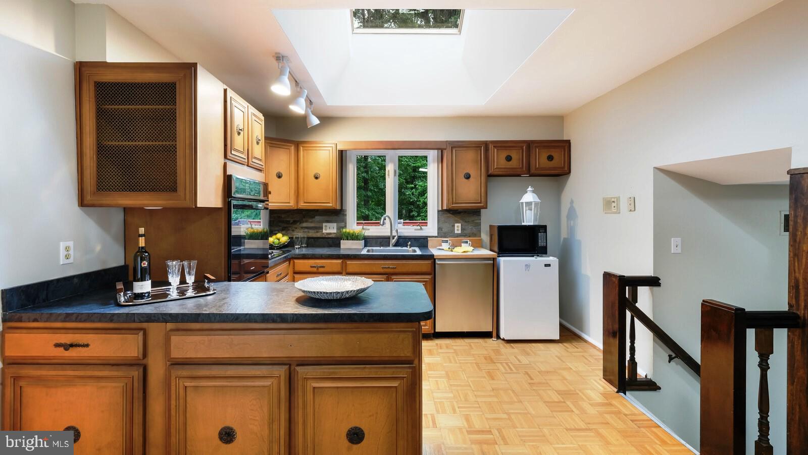 526 Cedar Hill Road Ambler, PA 19002 - Photo 21 of 37 Kitchen Peninsula