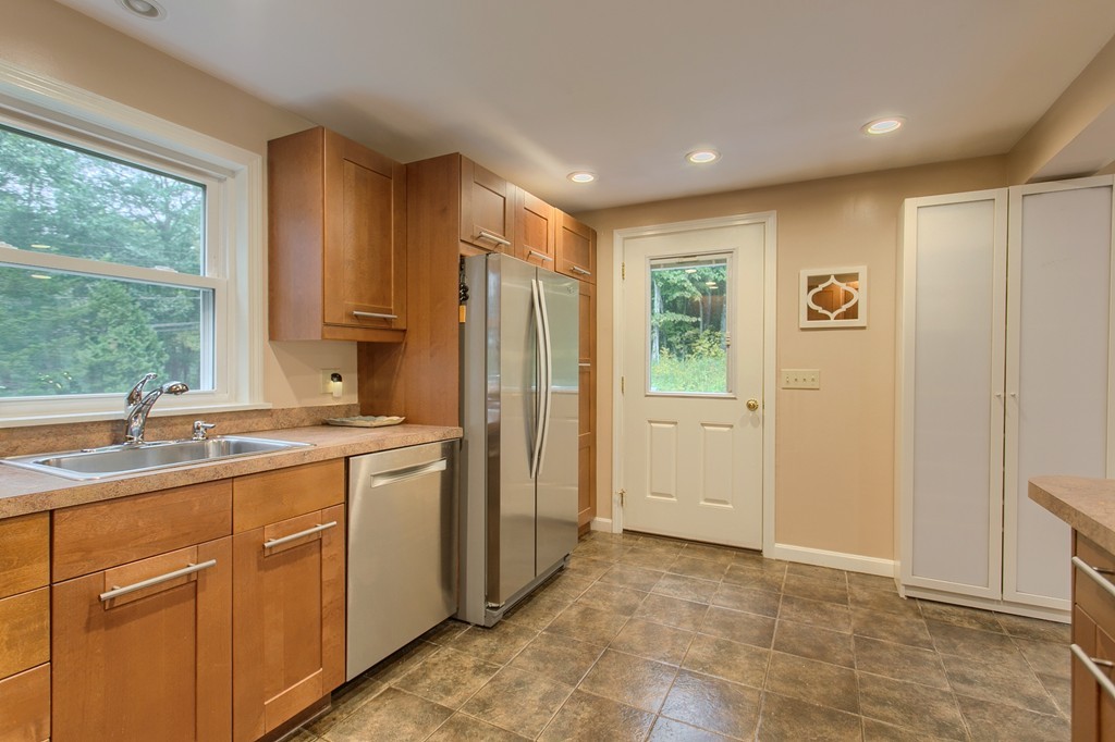 101 Williamsville Road Hubbardston, MA 01452 - Photo 4 of 30 Gallery Image 4