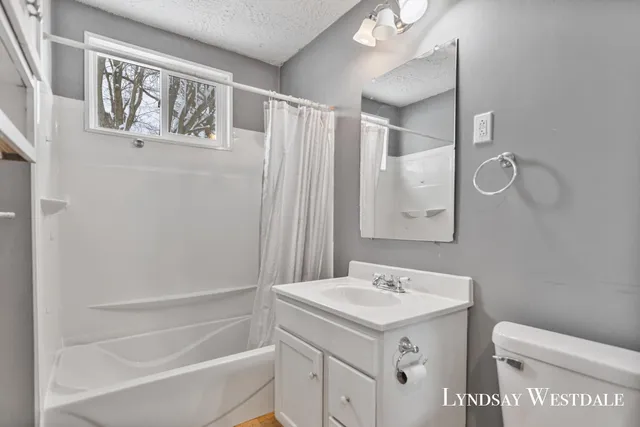 $180,000 | 2059 West County Farm Road, Sheridan, MI 48884