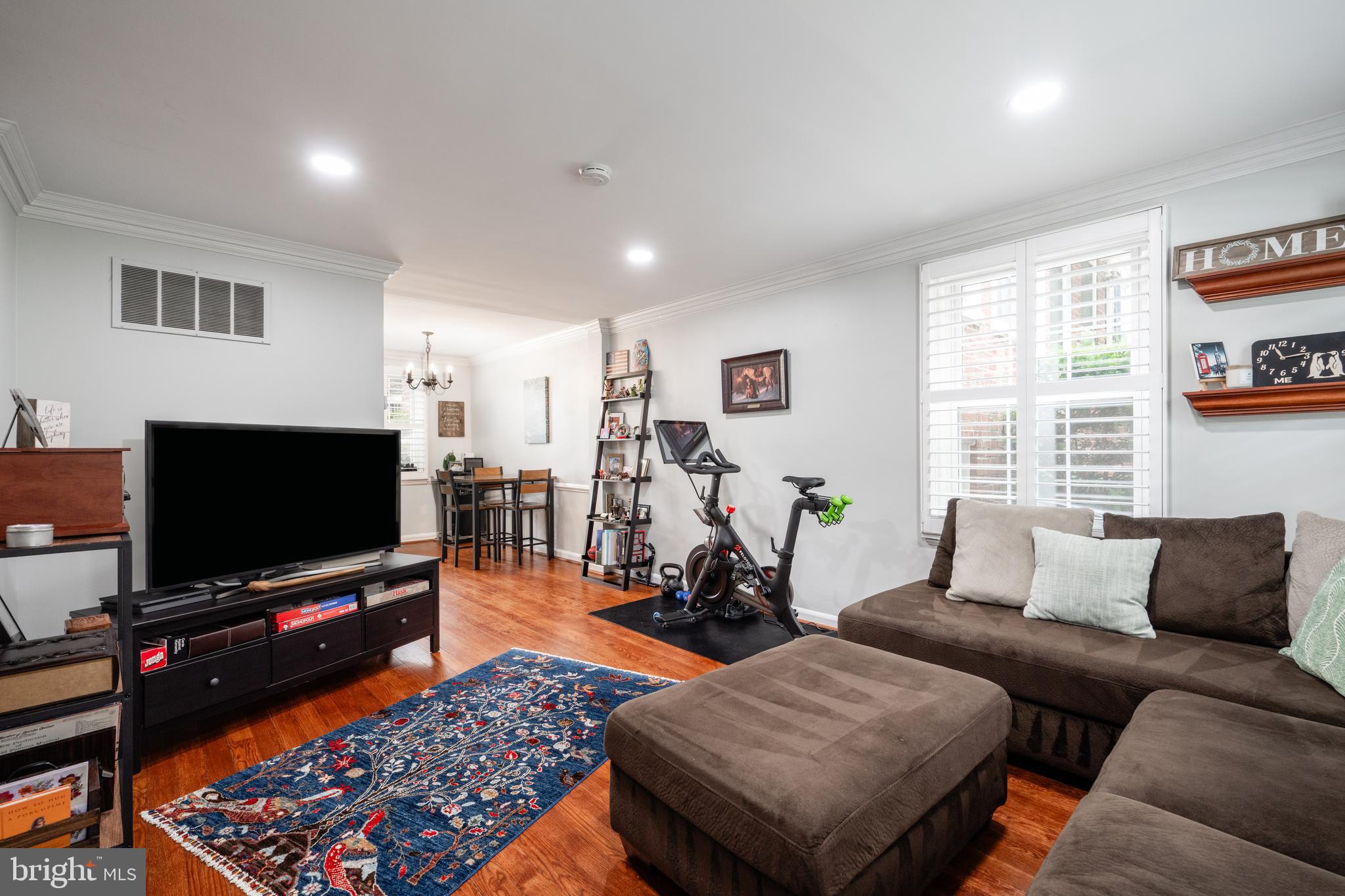 4205 32nd Road South Arlington, VA 22206 - Photo 7 of 40 LIVING ROOM ENJOYS RECESSED LIGHTS & EXTRA WINDOW