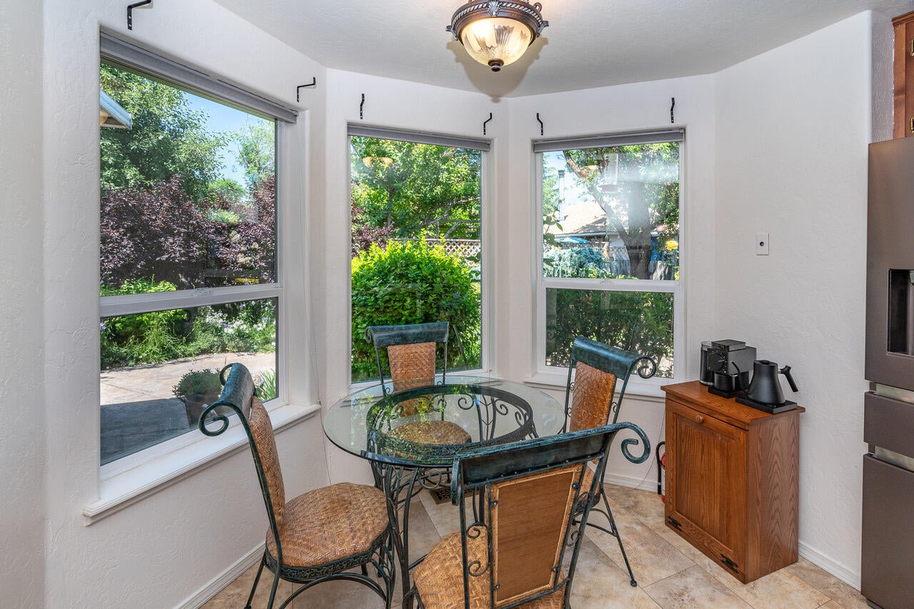 644 Benjamin Way Phoenix, OR 97535 - Photo 20 of 43 644 Benjamin (14 of 103)-Edit